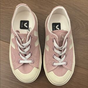 Veja Kids Sneakers in Pink and Cream